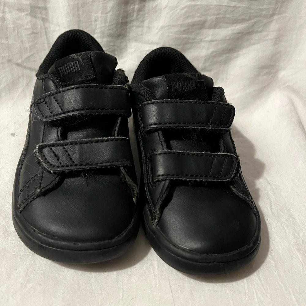 Black velcro double strap puma sneakers. size 8.